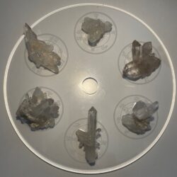 6 quartz crystal clusters on the Urusak Water Device main plate